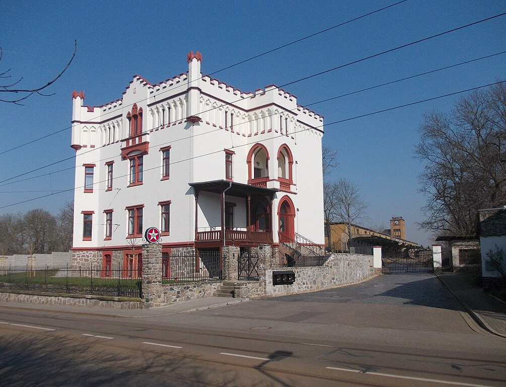 Lößnig von oben  Leipzig-Lößnig mit Stauteich und Rundling
